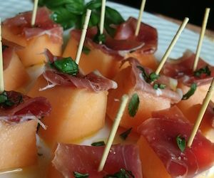 Melon and Prosciutto Bites